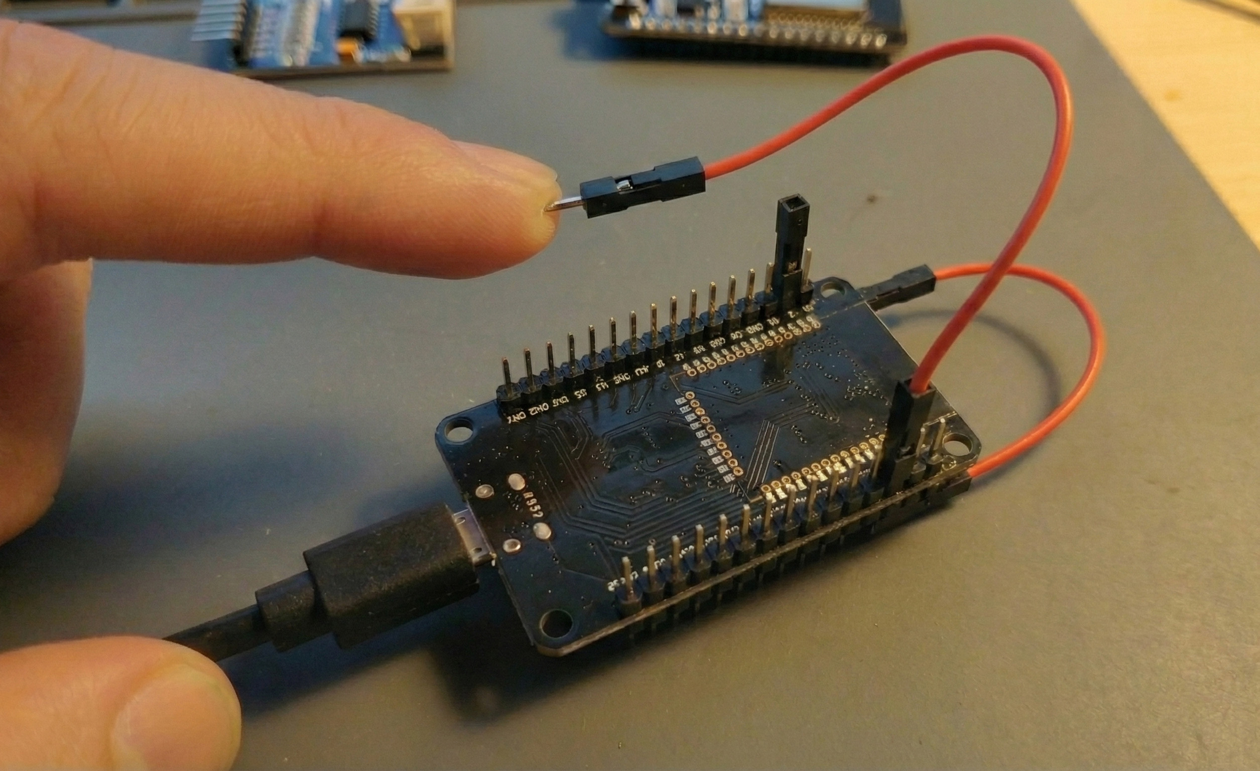 ESP32 Pines Captativos o Sensores Touch con Arduino IDE